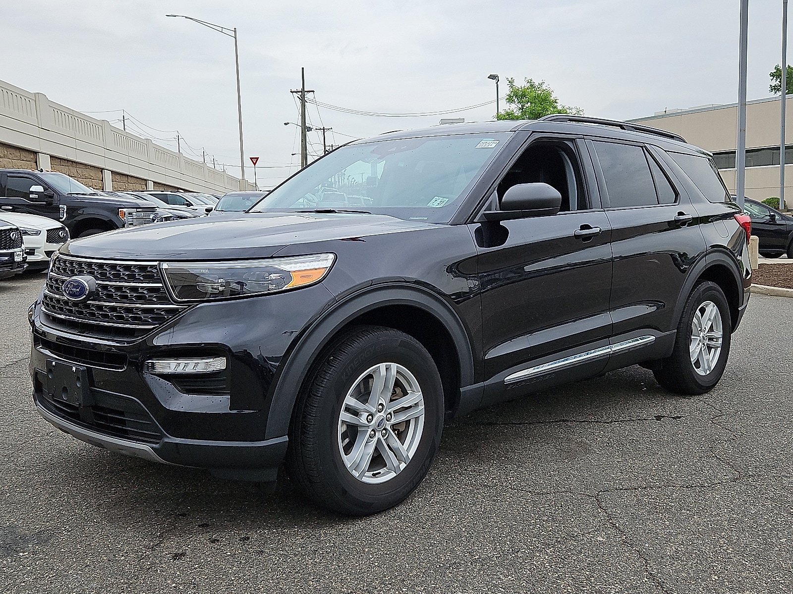 2022 Ford Explorer XLT's photo