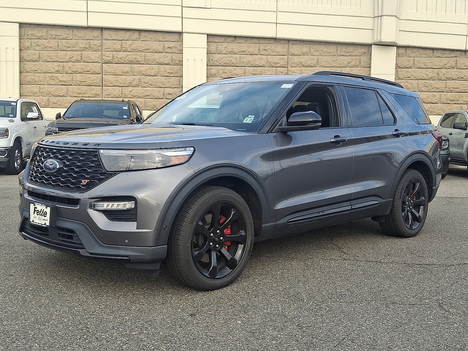 2022 Ford Explorer ST's photo