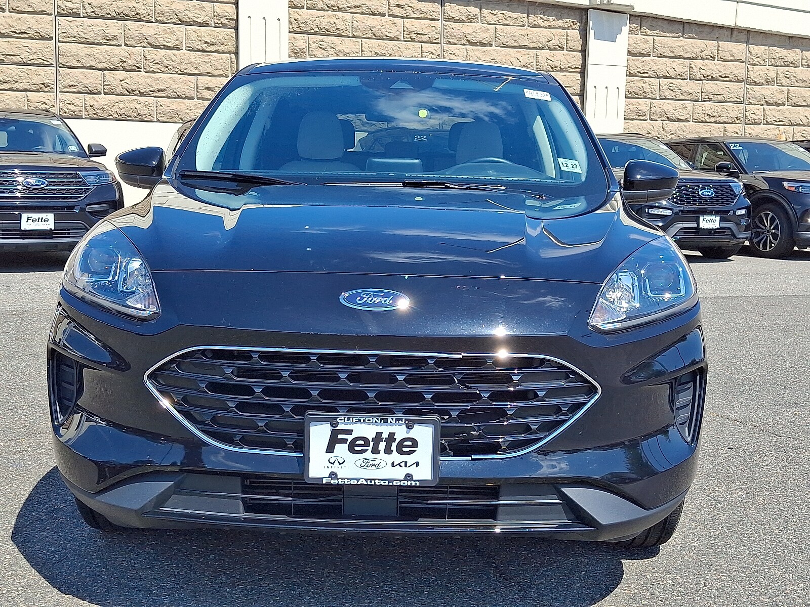 2022 Ford Escape SE photo 2