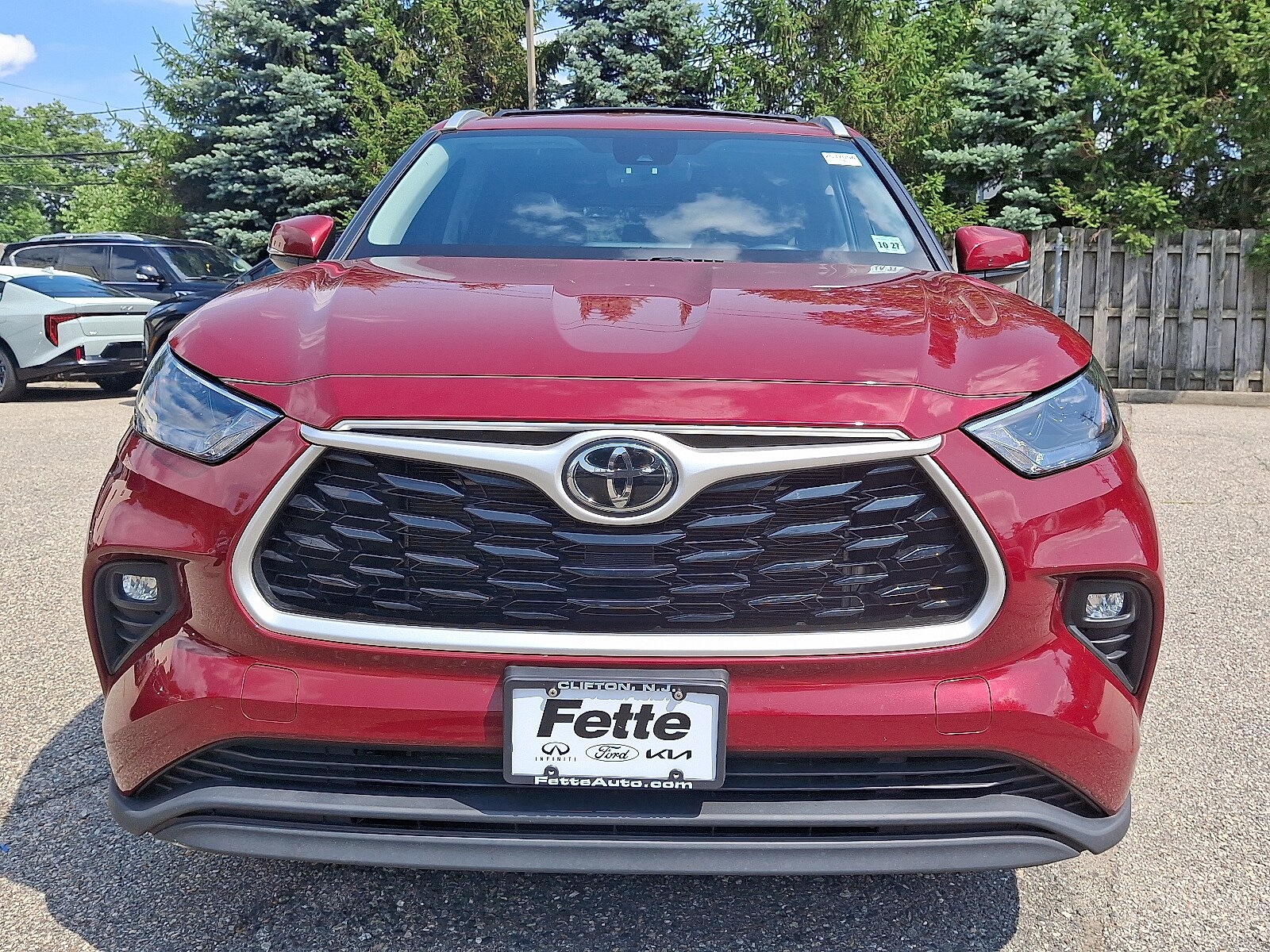 2022 Toyota Highlander XLE photo 2