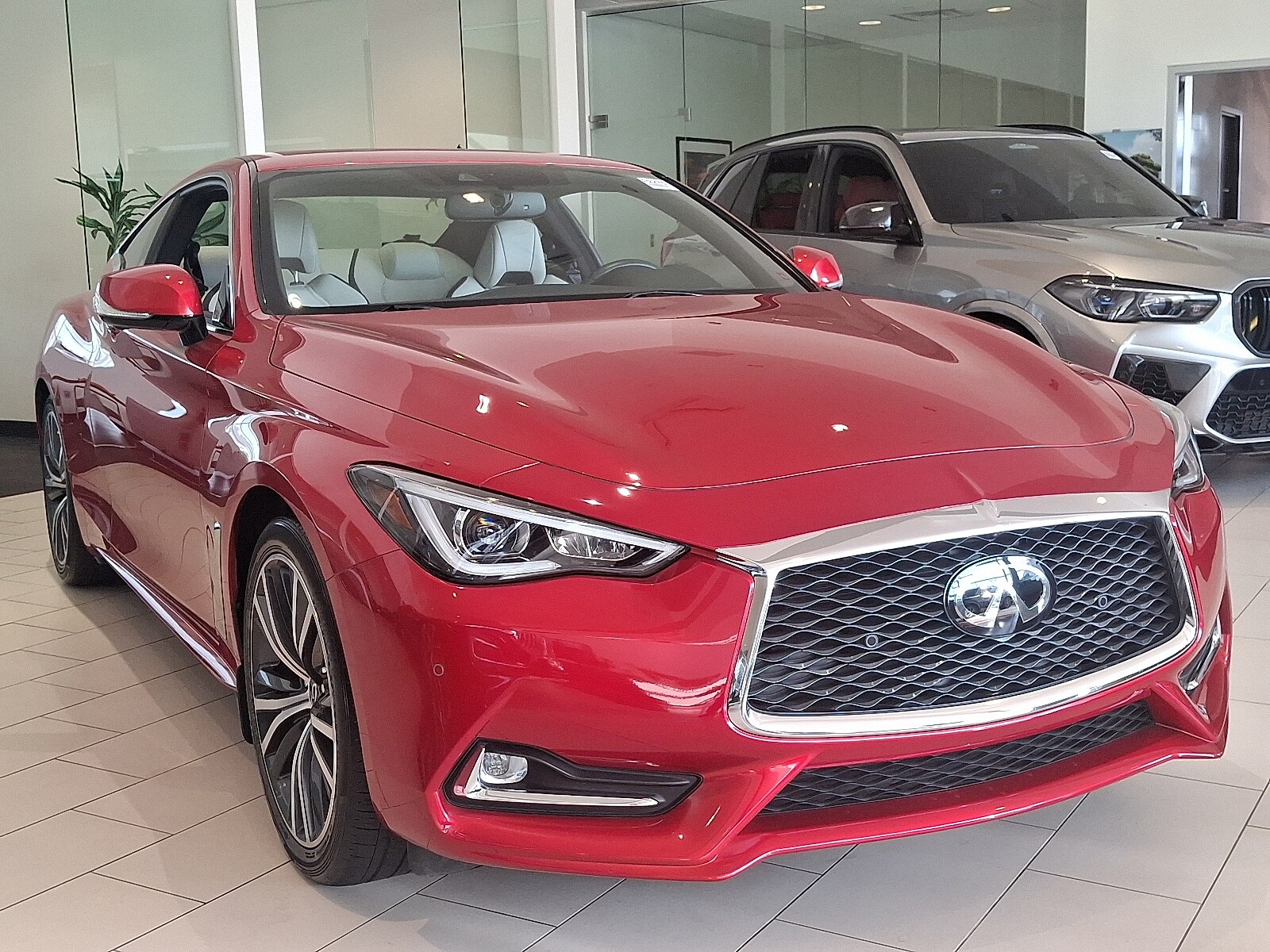 2022 Infiniti Q60 Luxe photo 3