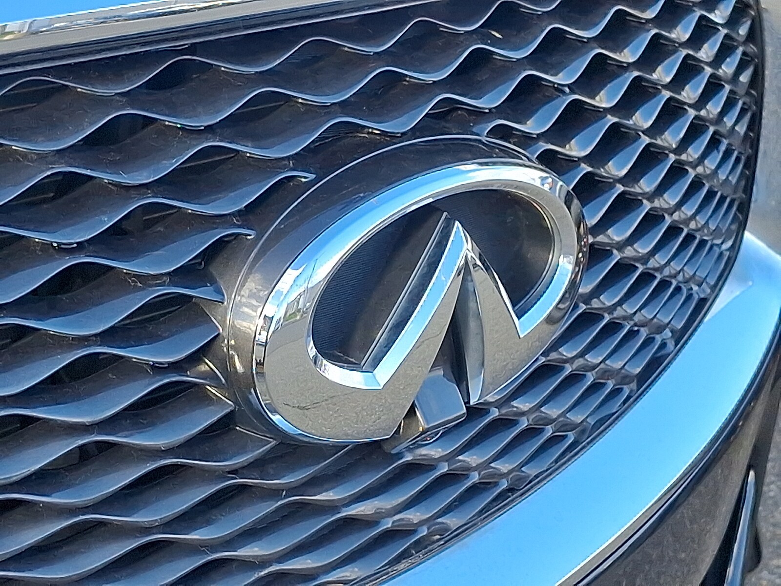 2019 Infiniti QX60 Luxe photo 3