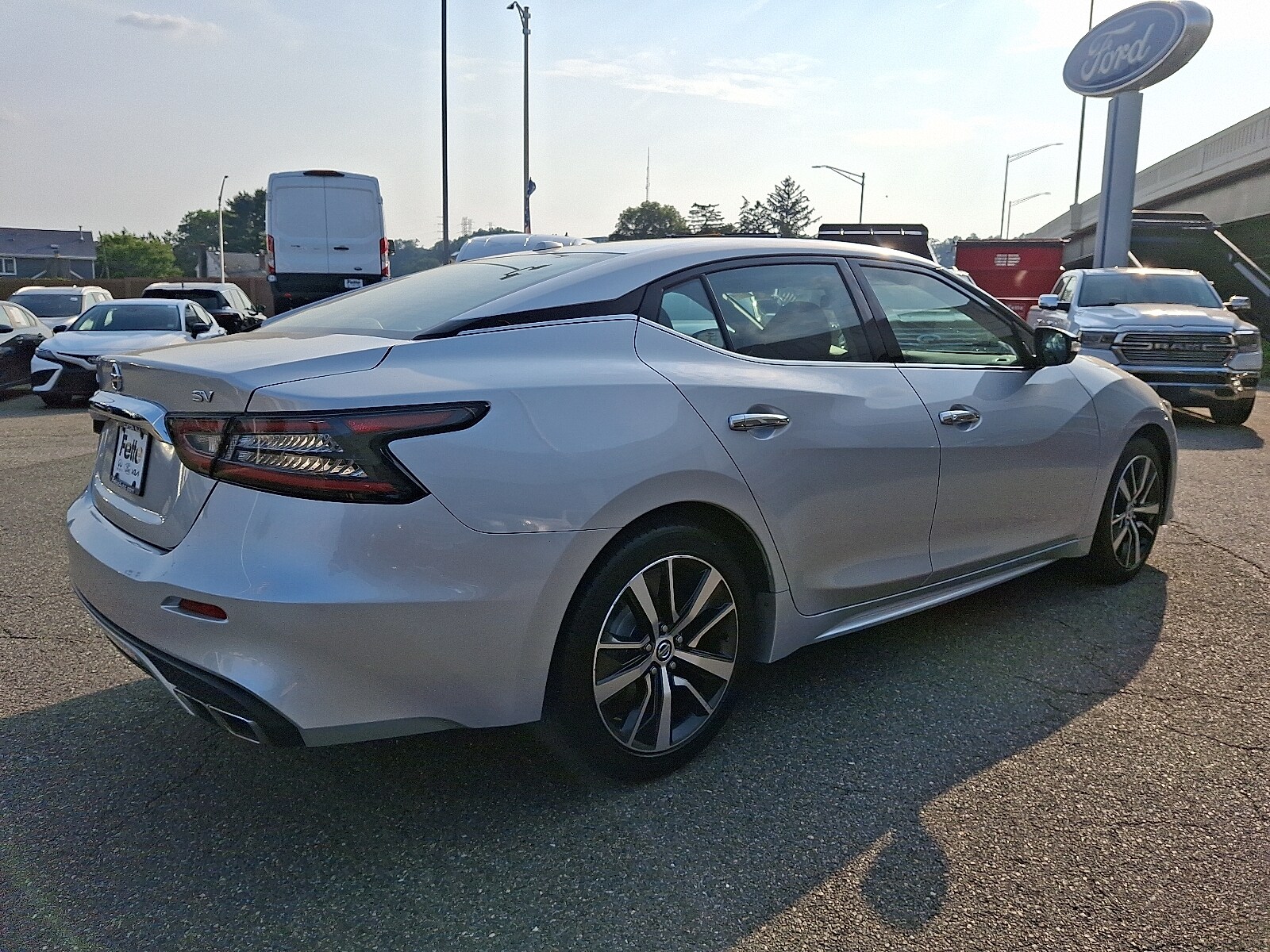 2019 Nissan Maxima SV photo 4