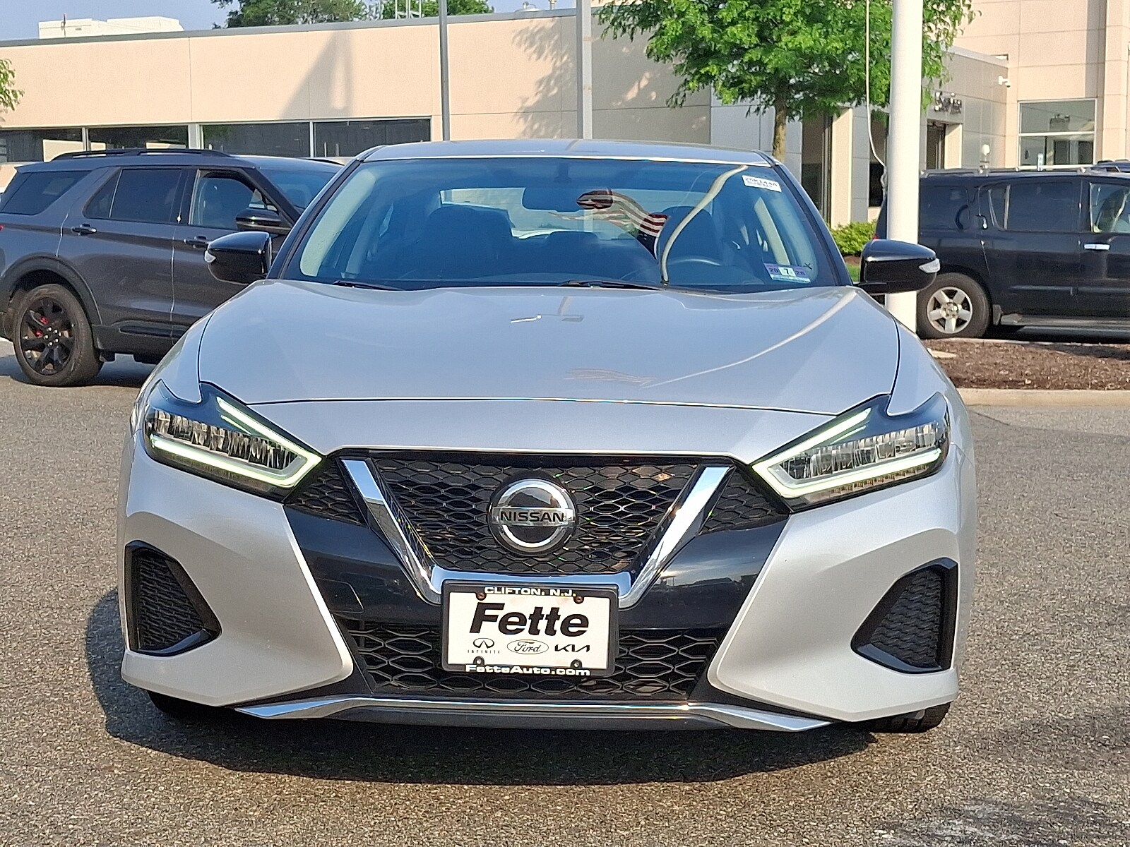2019 Nissan Maxima SV photo 2