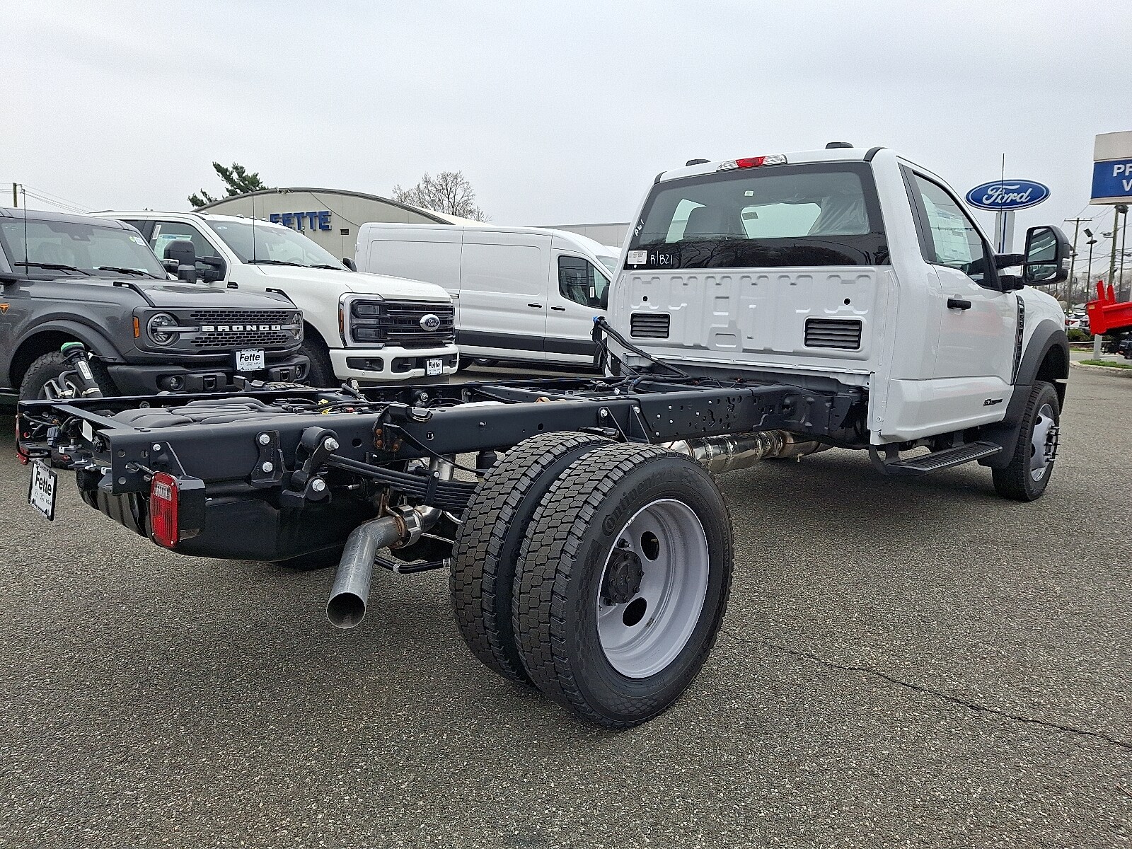 2025 Ford F-550 photo 4