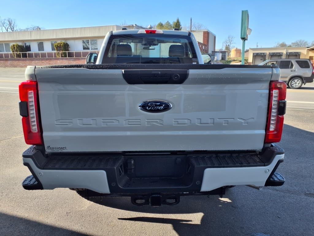 2025 Ford F-350 XL photo 4