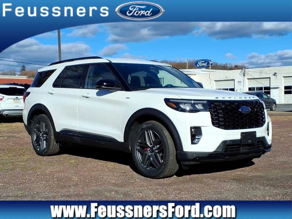 2026 Ford Explorer ST-LINE's photo