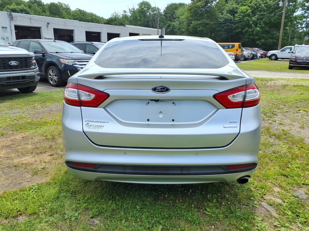 Used 2016 Ford Fusion SE Sedan