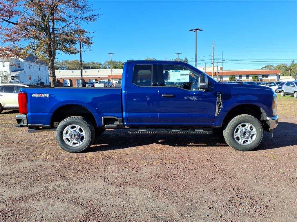 2026 Ford F-250 XLT photo 2