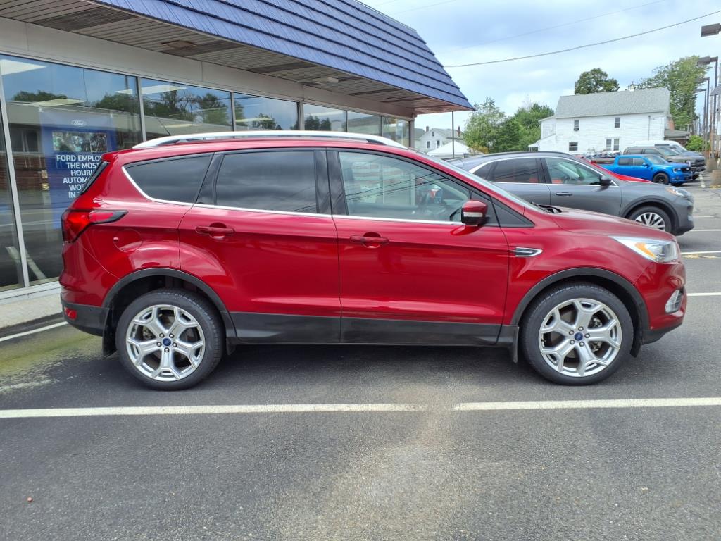 2019 Ford Escape Titanium photo 2