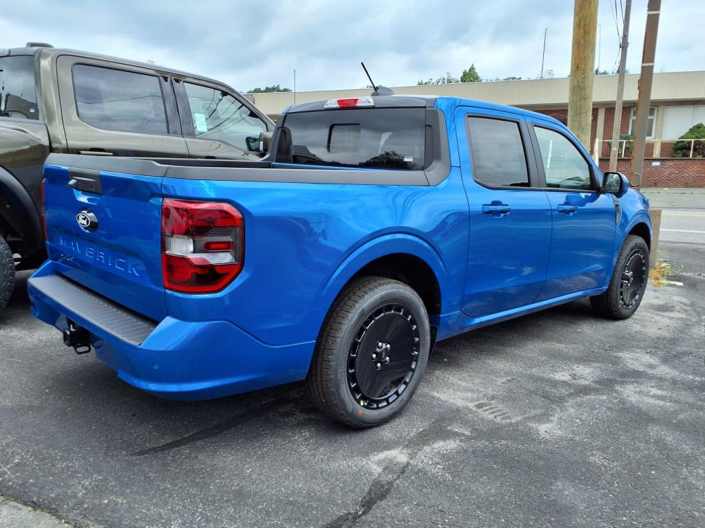 2025 Ford Maverick photo 2