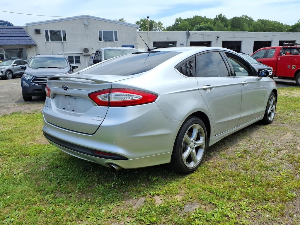 Used 2016 Ford Fusion SE Sedan