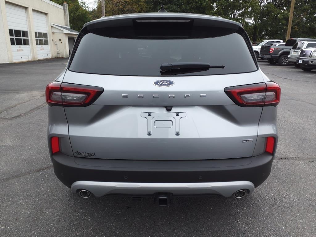 2024 Ford Escape Plug-In Hybrid photo 2