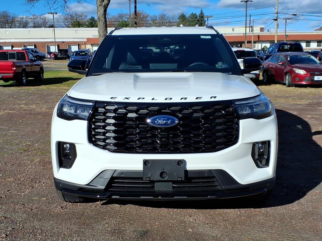 2026 Ford Explorer ST-Line photo 3