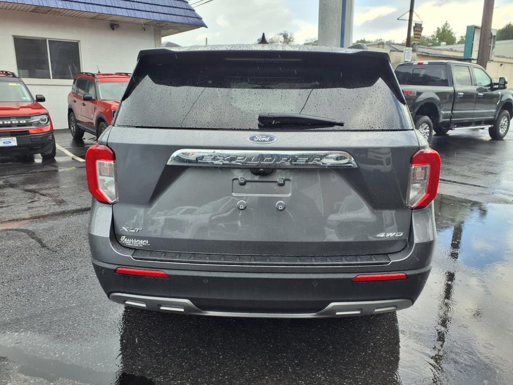 2022 Ford Explorer XLT photo 2
