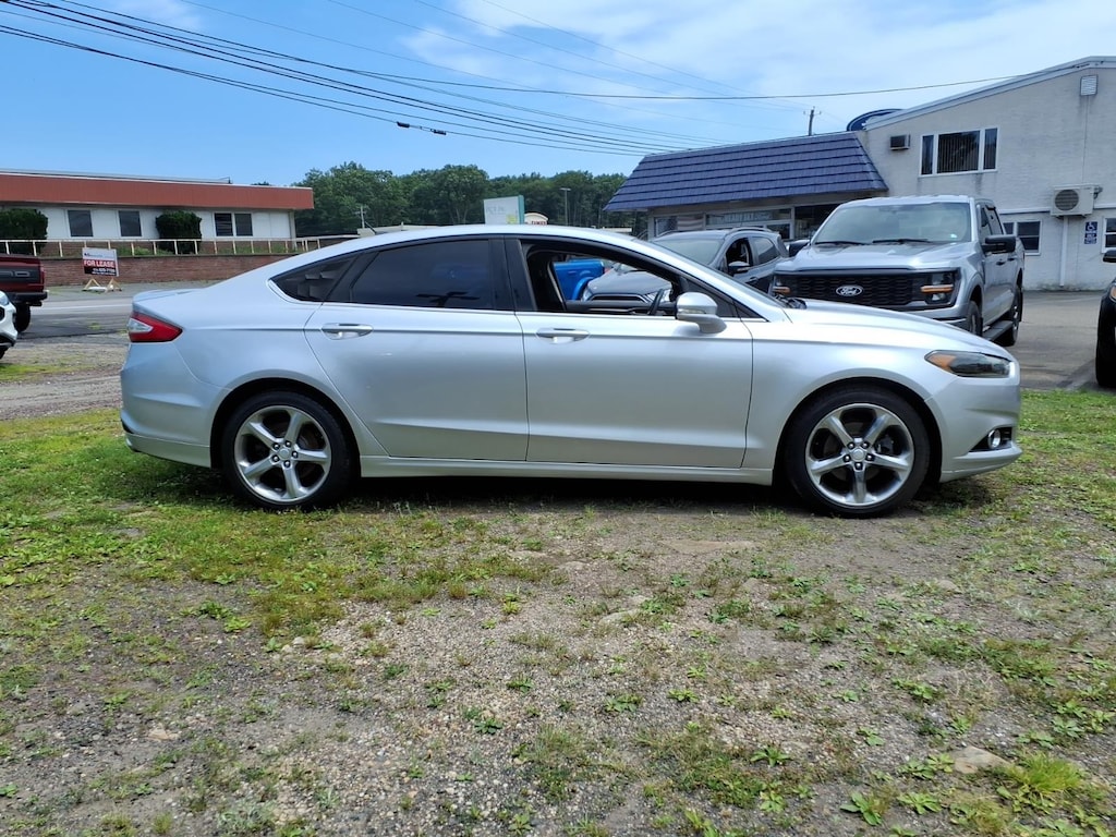 Used 2016 Ford Fusion SE Sedan