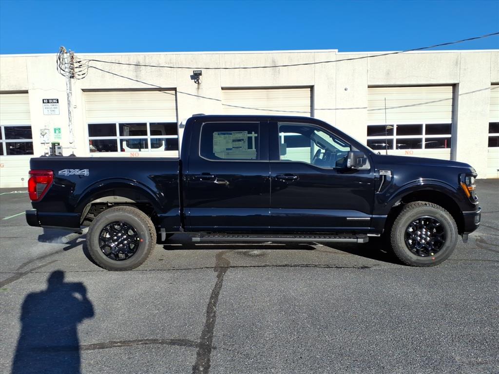 2025 Ford F-150 XLT photo 2