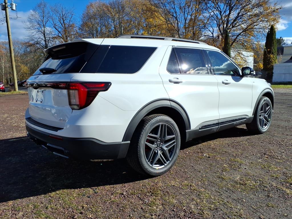 2026 Ford Explorer ST-Line photo 2