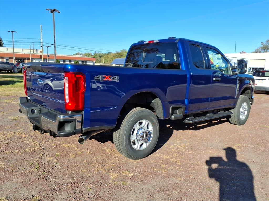 2026 Ford F-250 XLT photo 3