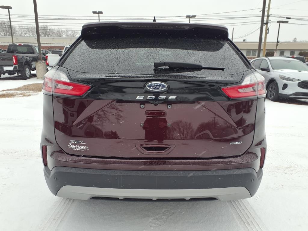 2022 Ford Edge SEL photo 4