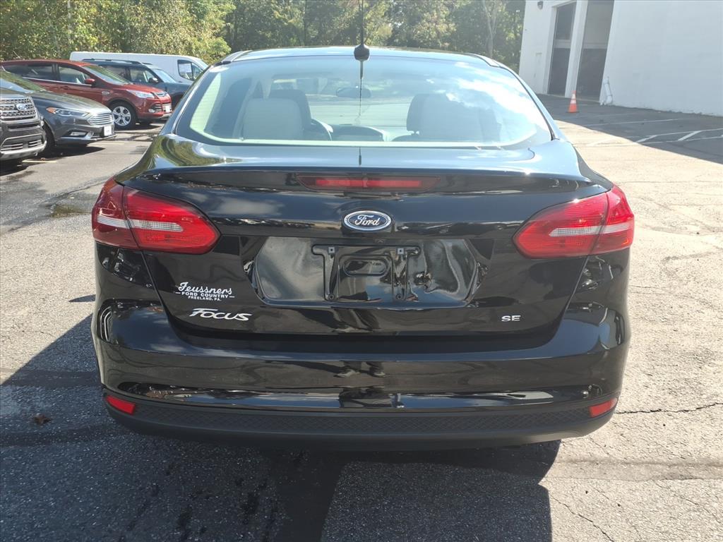 2018 Ford Focus SE photo 4