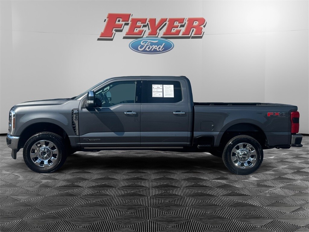 2024 Ford F-350 Lariat photo 2