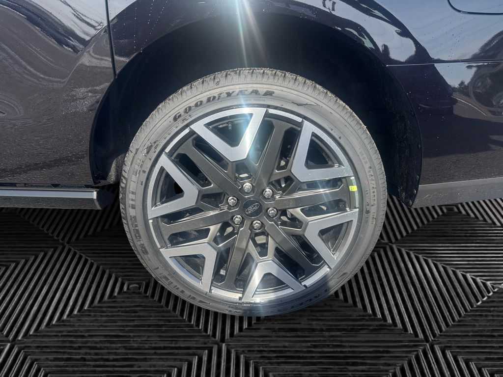 2026 Ford Expedition MAX Platinum - Photo 9