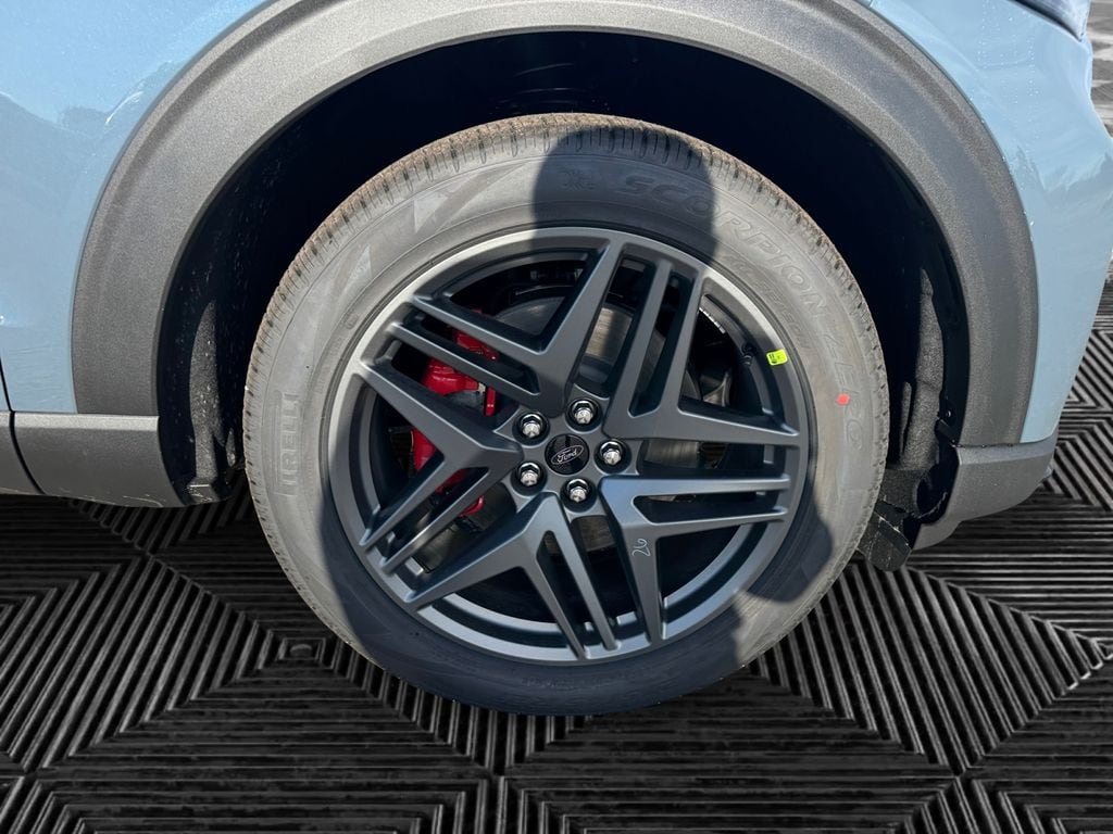 2026 Ford Explorer ST - Photo 9