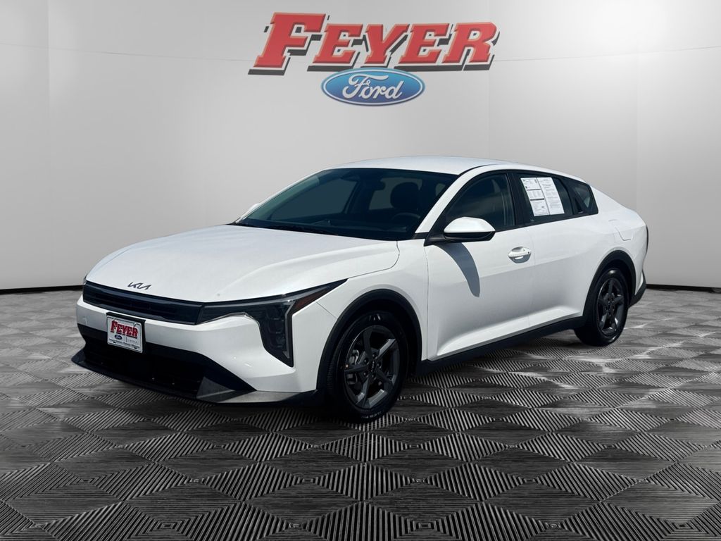 2025 Kia K4 LXS AT's photo