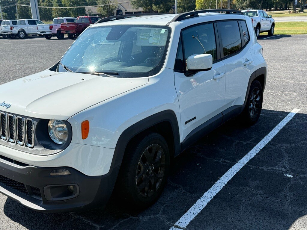 2015 Jeep Renegade Latitude photo 2