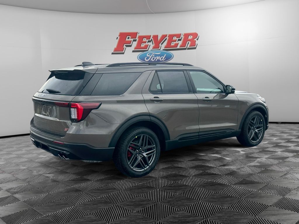 2026 Ford Explorer ST - Photo 7