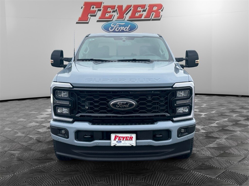 2026 Ford F-350 Lariat photo 2