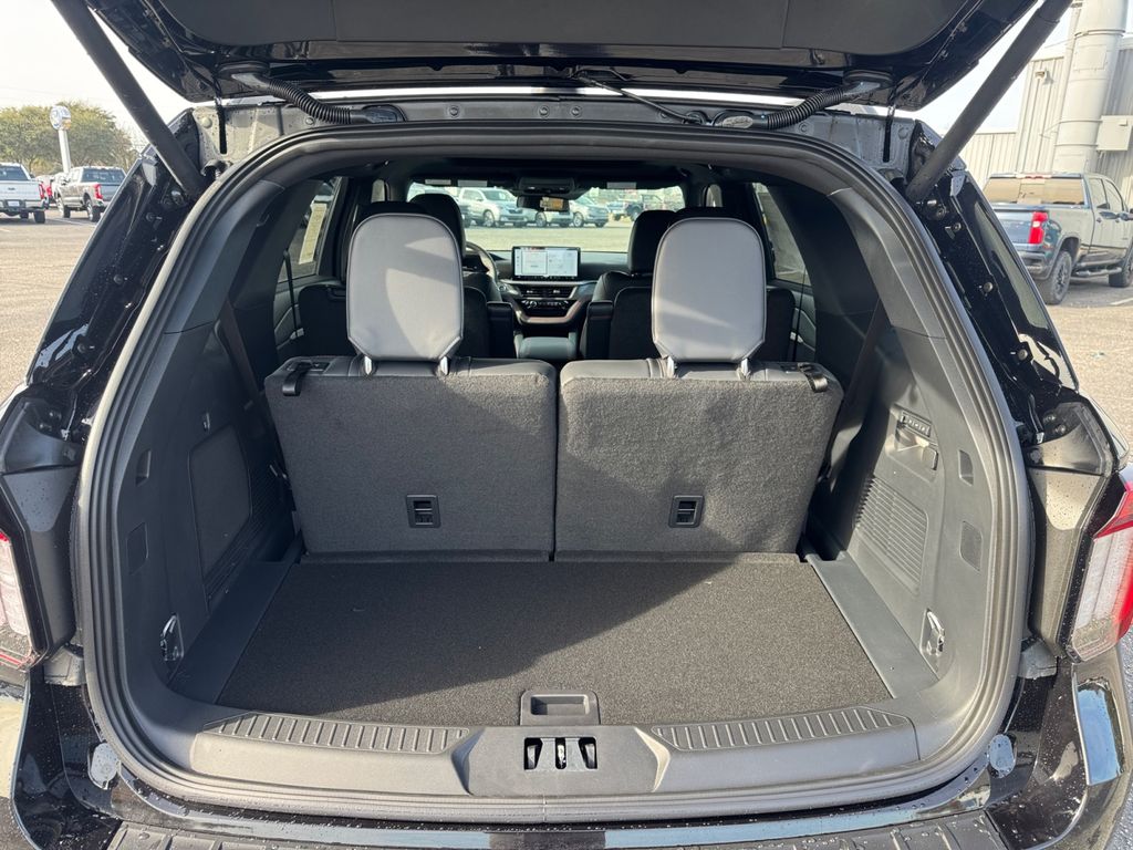 2026 Ford Explorer ST - Photo 18
