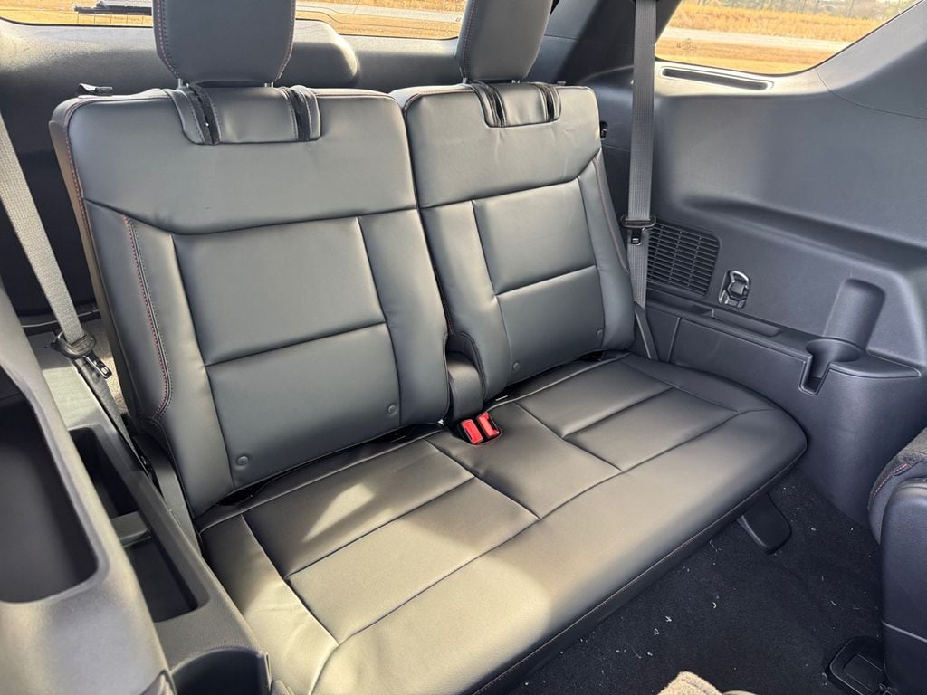 2026 Ford Explorer ST - Photo 17
