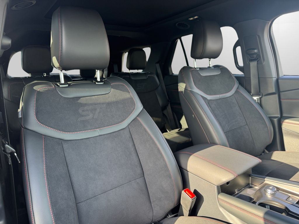 2026 Ford Explorer ST - Photo 14