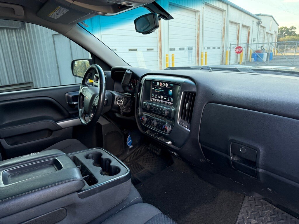 2017 Chevrolet Silverado 1500 LT photo 4
