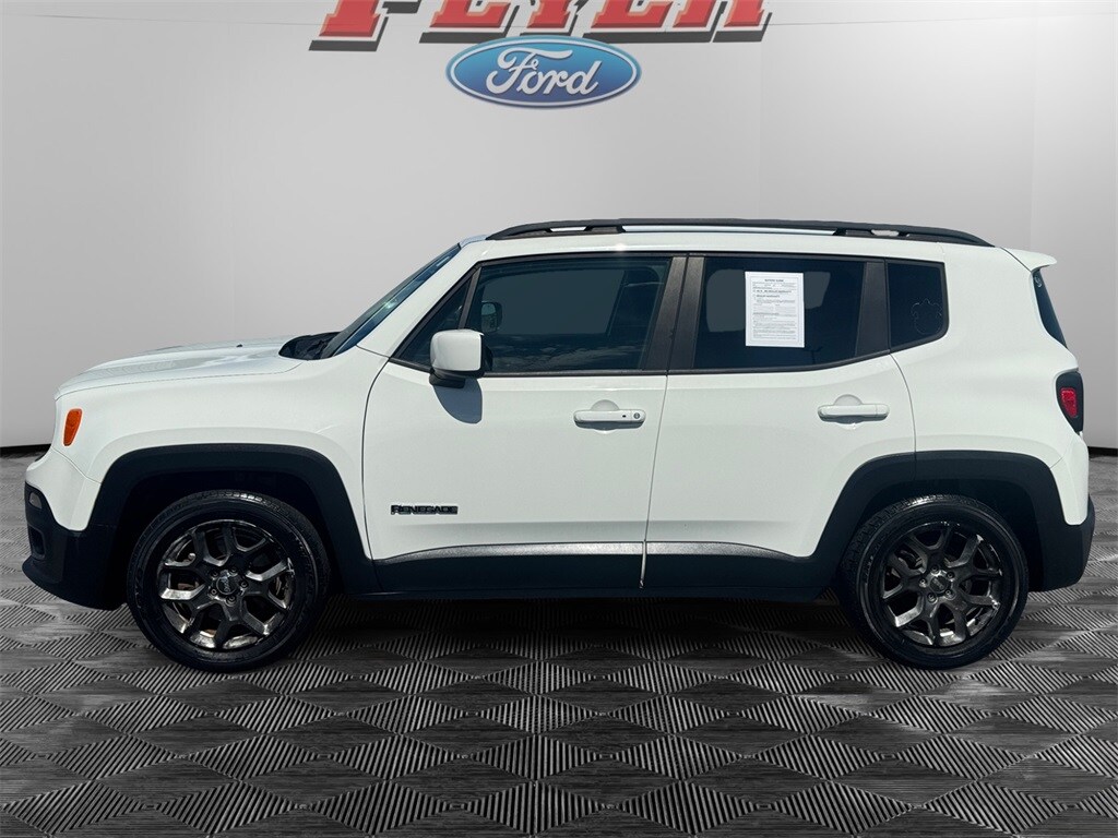 2015 Jeep Renegade Latitude photo 2