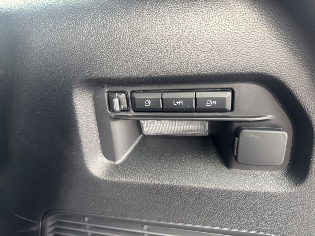 2026 Ford Explorer ST - Photo 18