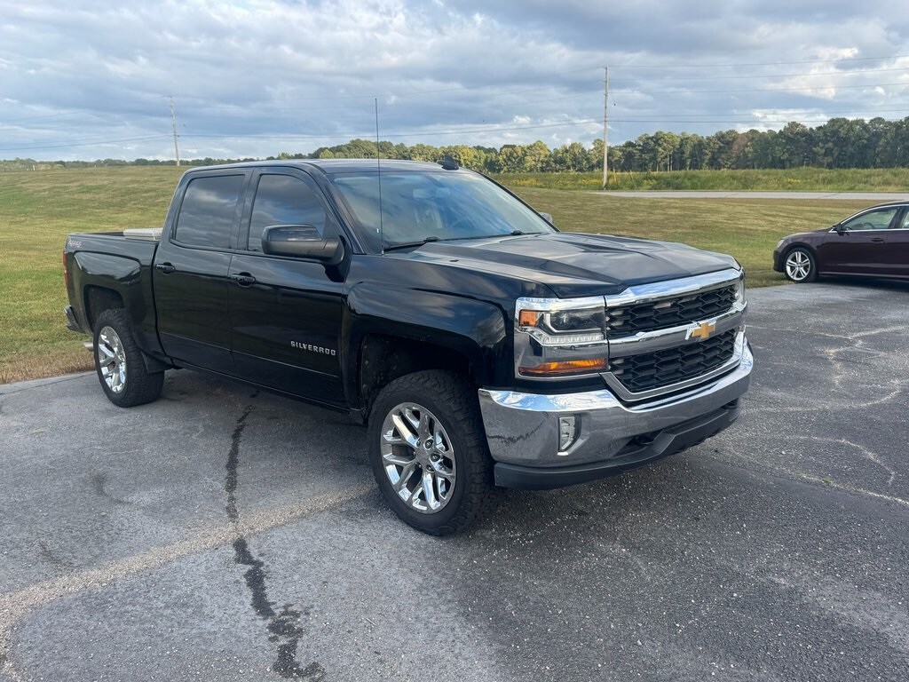 2016 Chevrolet Silverado 1500 LT photo 2