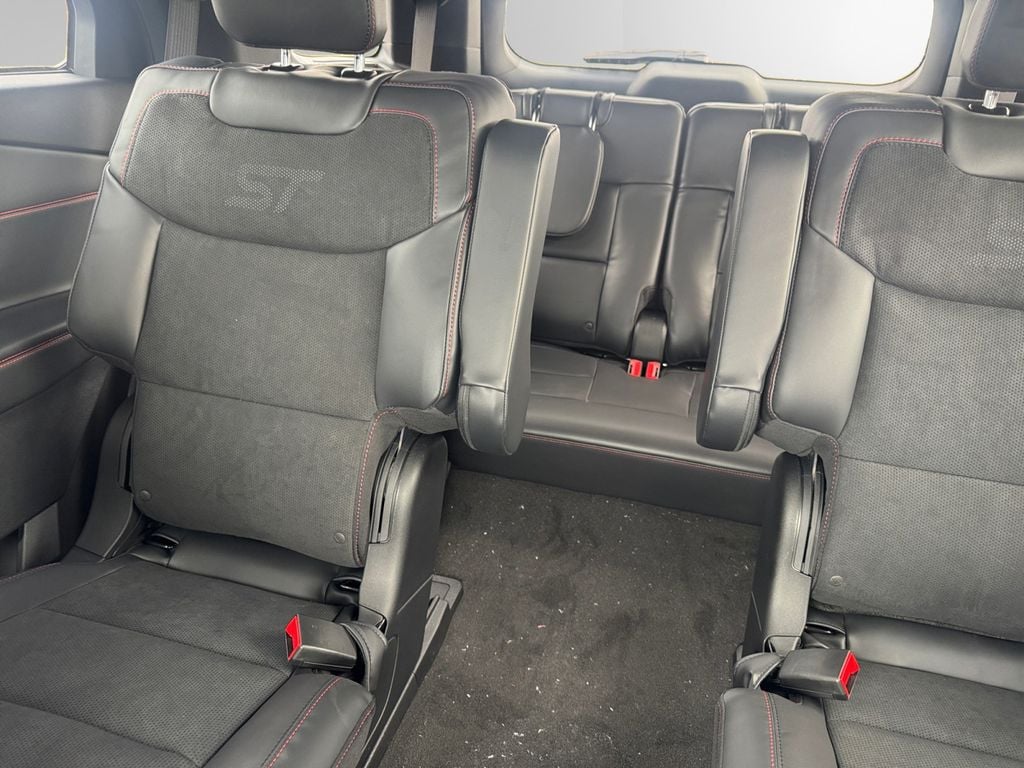 2026 Ford Explorer ST - Photo 15