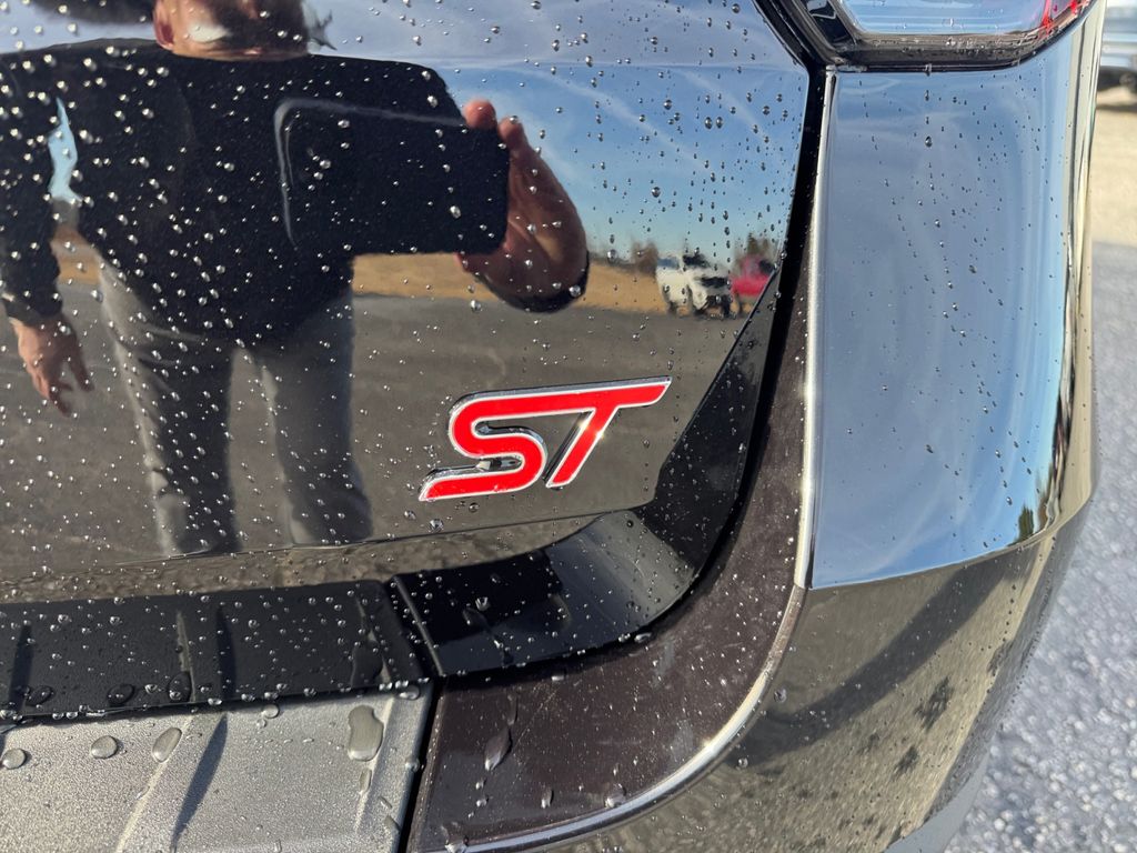 2026 Ford Explorer ST - Photo 16