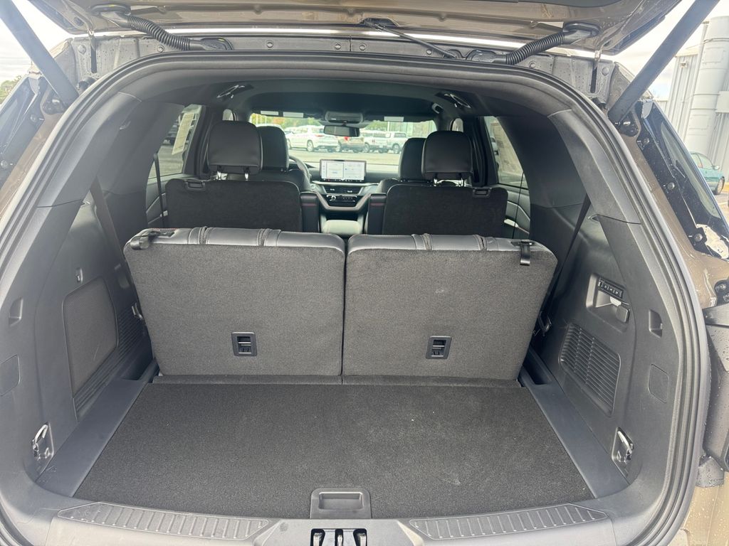 2026 Ford Explorer ST - Photo 17