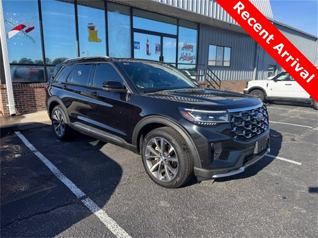 2025 Ford Explorer Platinum's photo