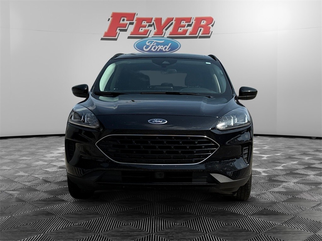 2022 Ford Escape SE photo 2