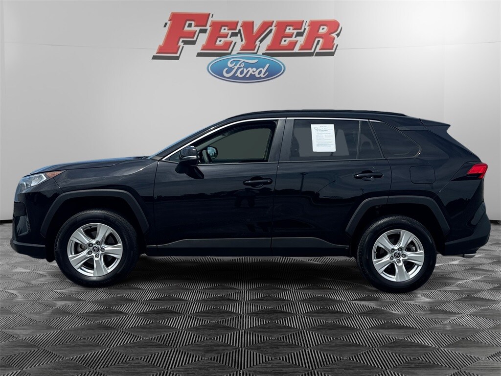 2021 Toyota RAV4 XLE photo 2