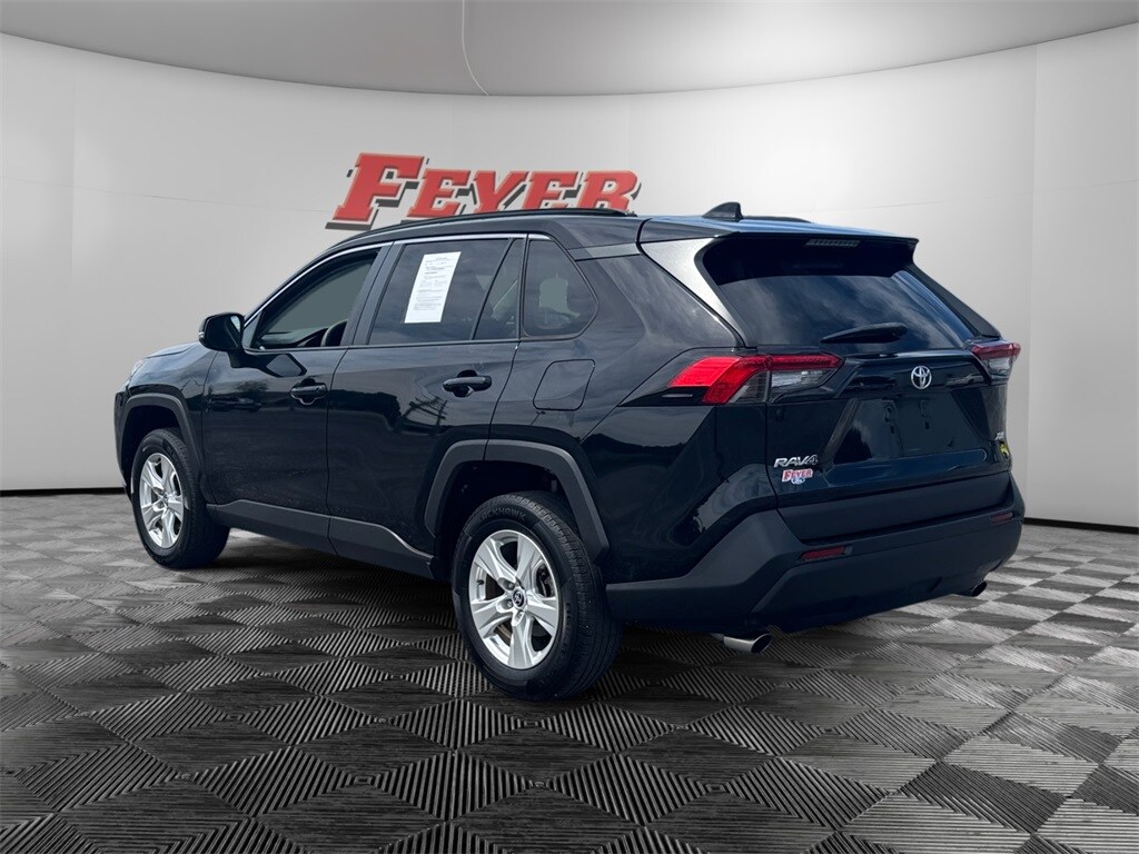 2021 Toyota RAV4 XLE photo 3