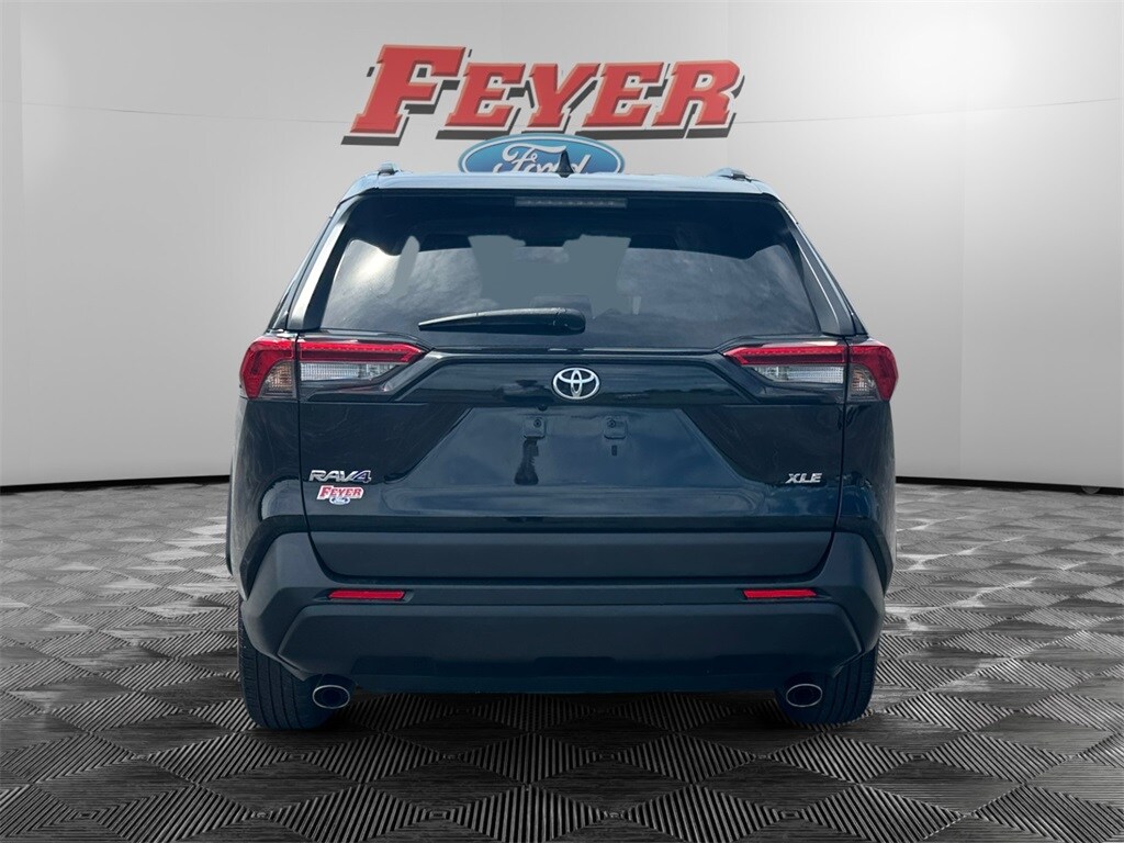 2021 Toyota RAV4 XLE photo 4