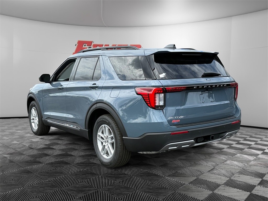 2025 Ford Explorer photo 2