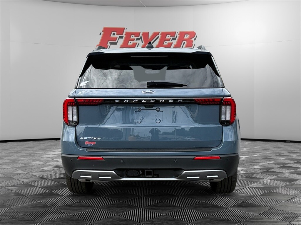 2025 Ford Explorer photo 3