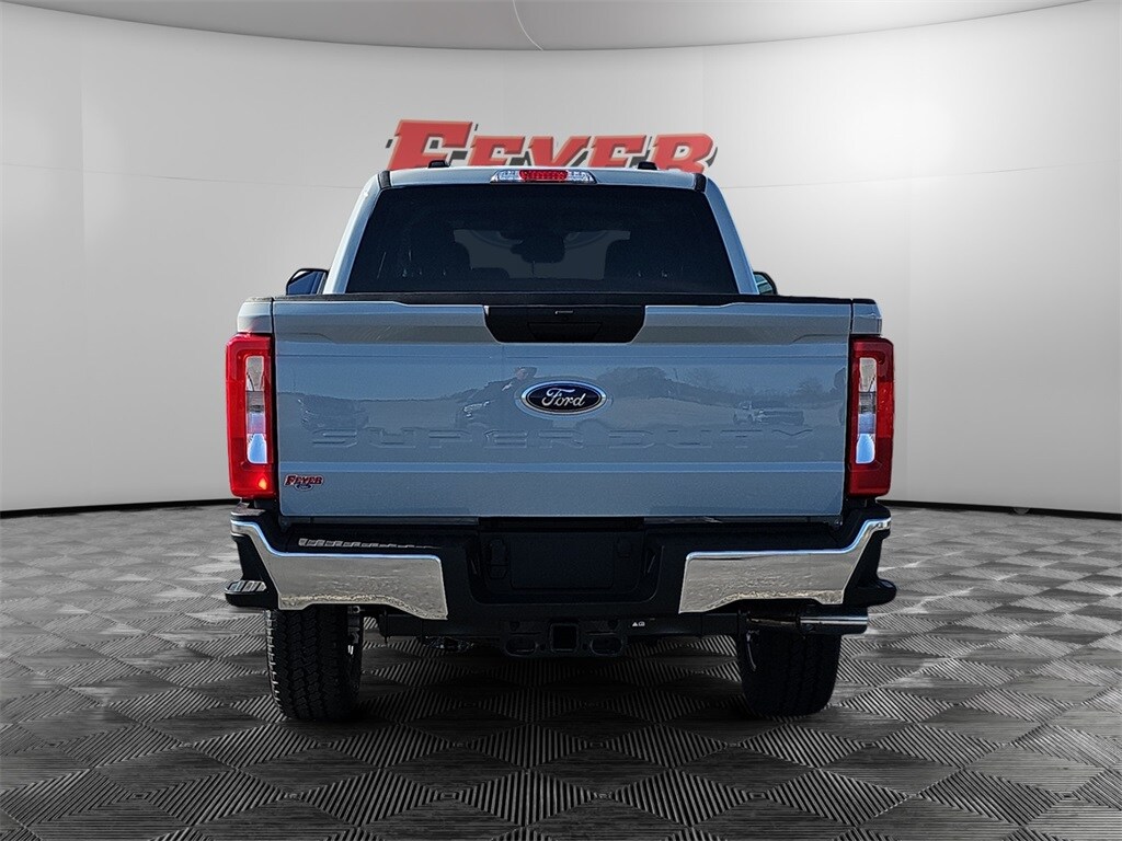 2025 Ford F-350 XLT photo 4